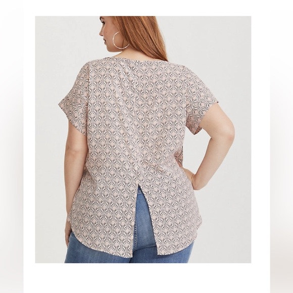 Multicolor Geo Print Open Back Georgette Blouse - Picture 4 of 8